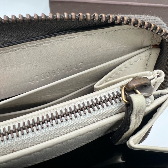 Gucci Beige Snake Print Wallet with Gold Embelished Bee Accent EUC - Picture 8 of 12